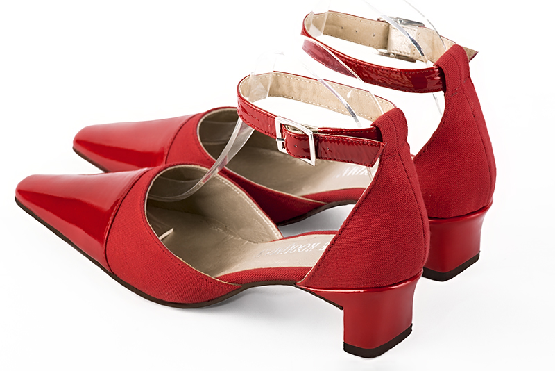 Scarlet red women's open side shoes, with a strap around the ankle. Tapered toe. Low kitten heels. Rear view - Florence KOOIJMAN